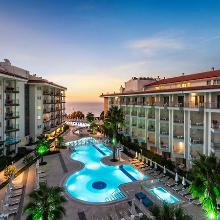 Ramada Hotel&Suites Kusadasi Bagian luar foto