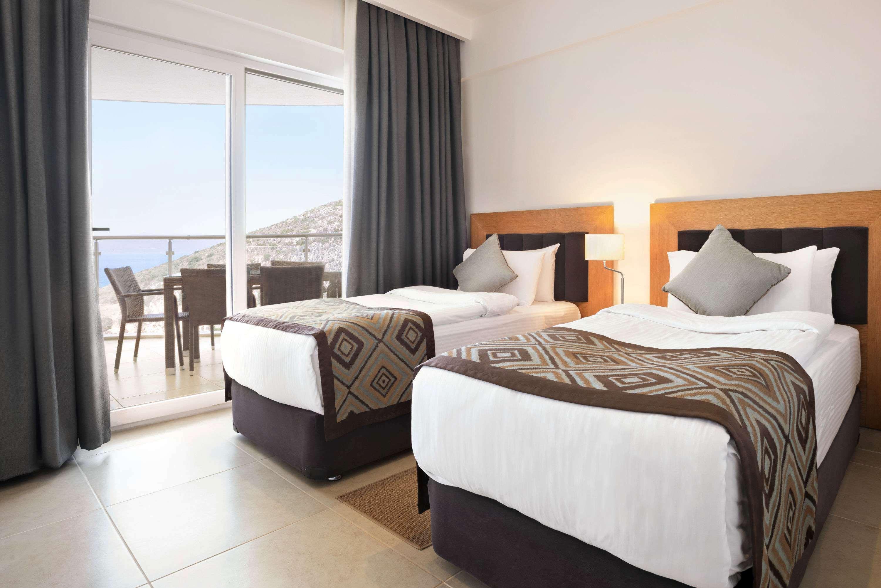 Ramada Hotel&Suites Kusadasi Bagian luar foto