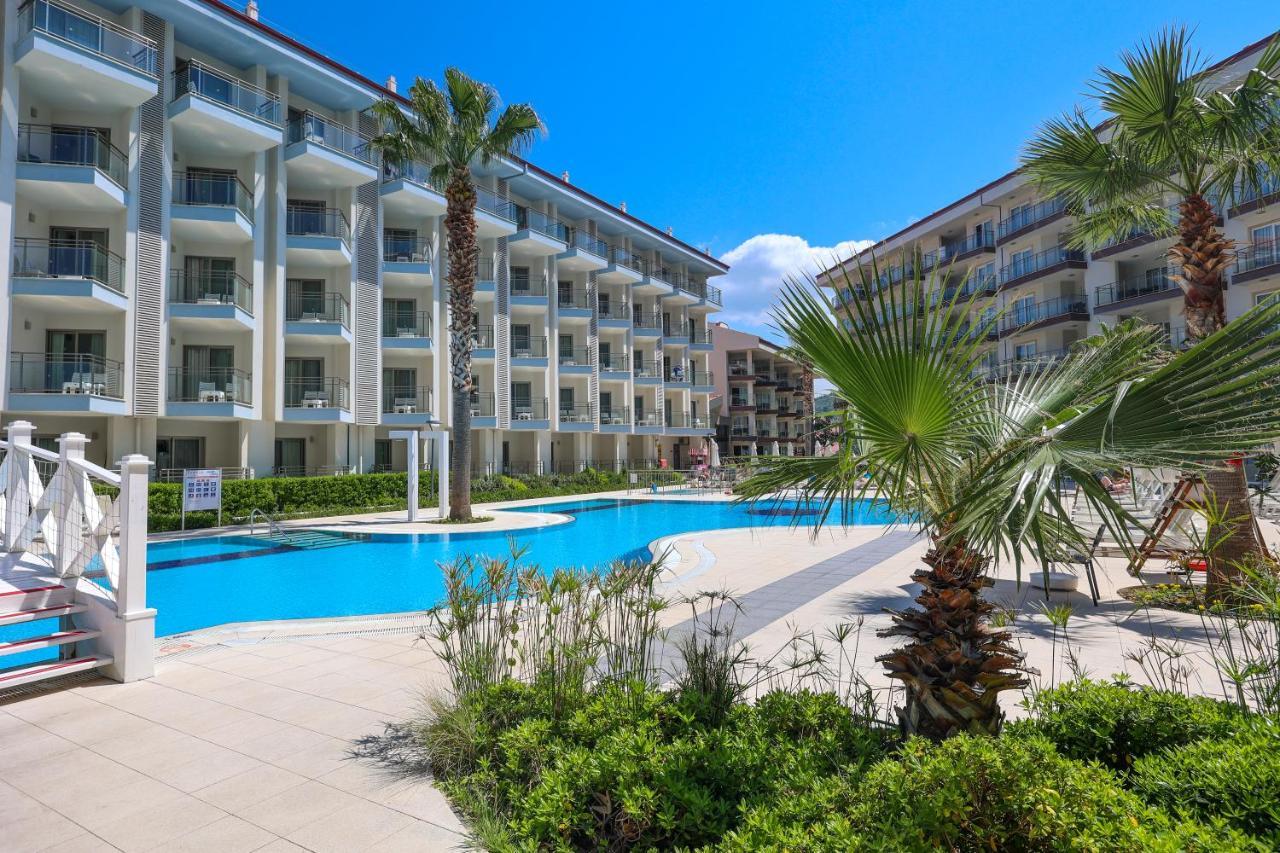 Ramada Hotel&Suites Kusadasi Bagian luar foto