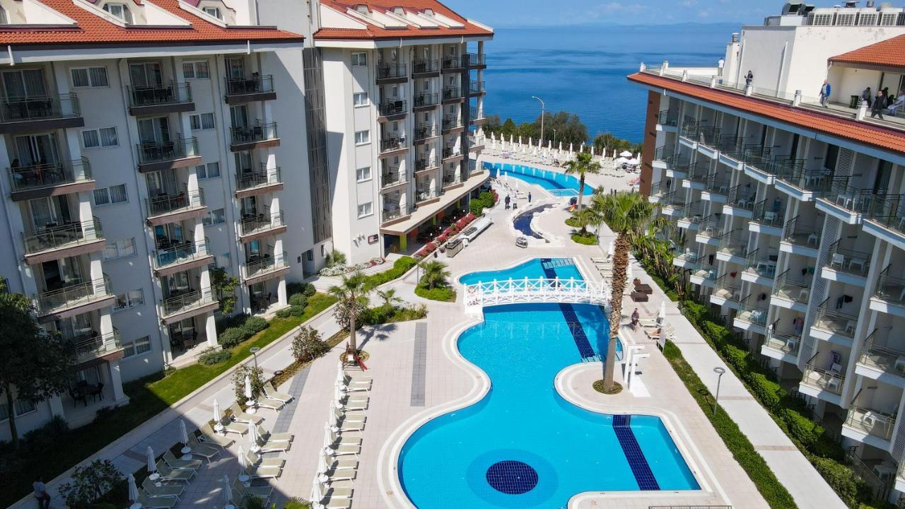 Ramada Hotel&Suites Kusadasi Bagian luar foto