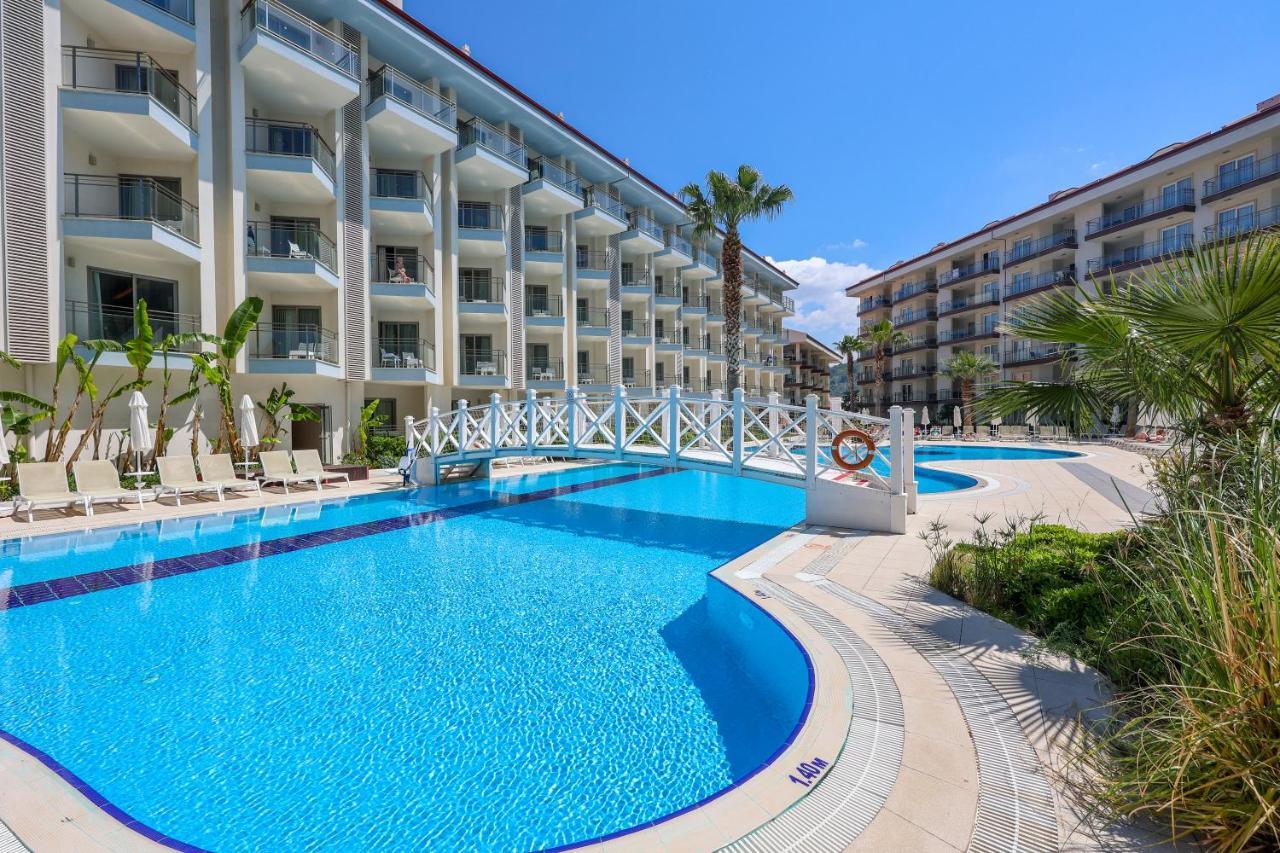 Ramada Hotel&Suites Kusadasi Bagian luar foto