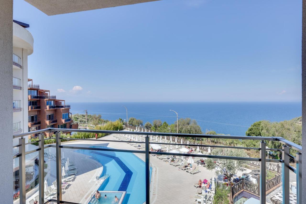 Ramada Hotel&Suites Kusadasi Bagian luar foto