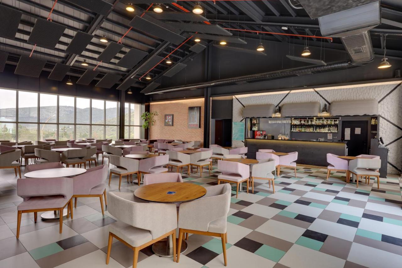 Ramada Hotel&Suites Kusadasi Bagian luar foto