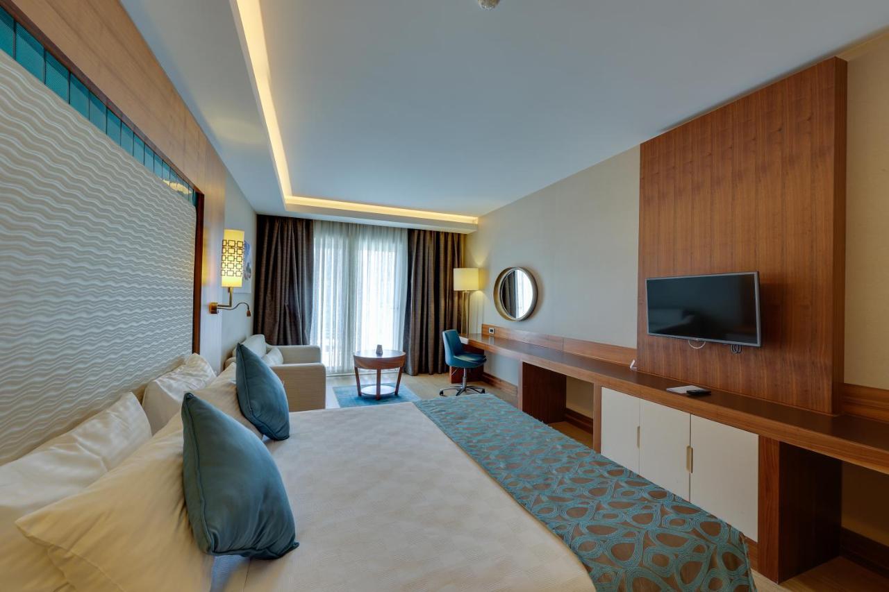 Ramada Hotel&Suites Kusadasi Bagian luar foto