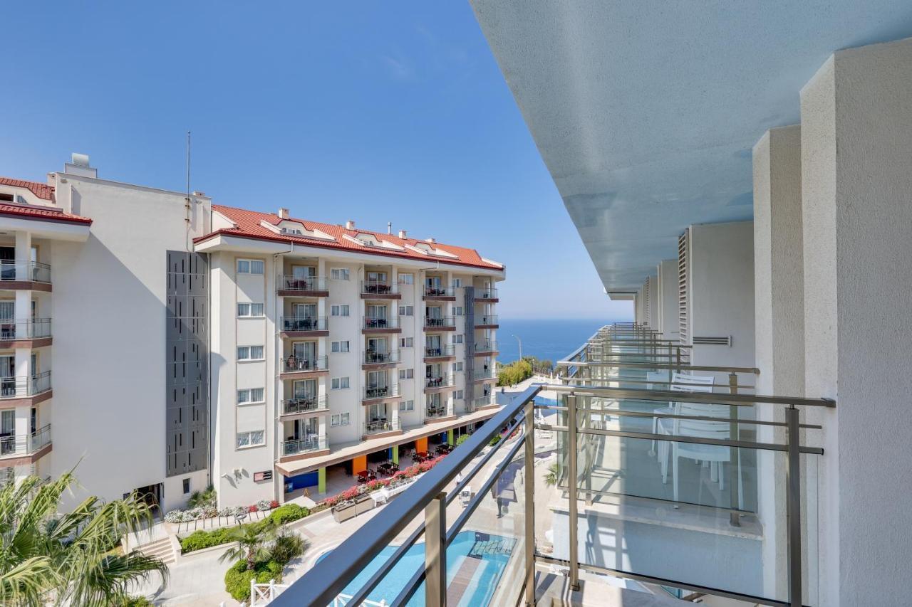 Ramada Hotel&Suites Kusadasi Bagian luar foto