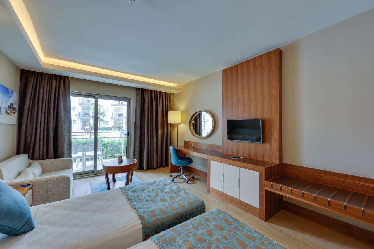 Ramada Hotel&Suites Kusadasi Bagian luar foto