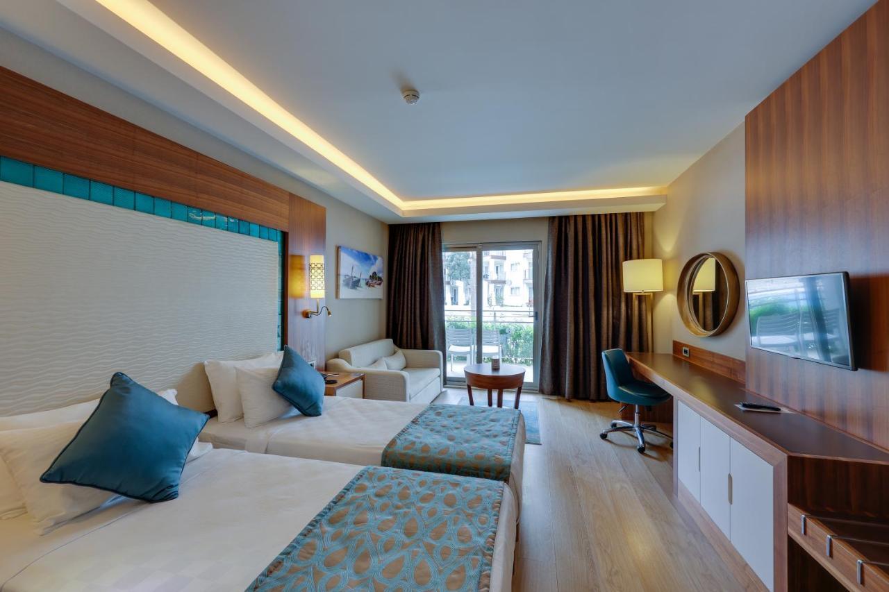 Ramada Hotel&Suites Kusadasi Bagian luar foto