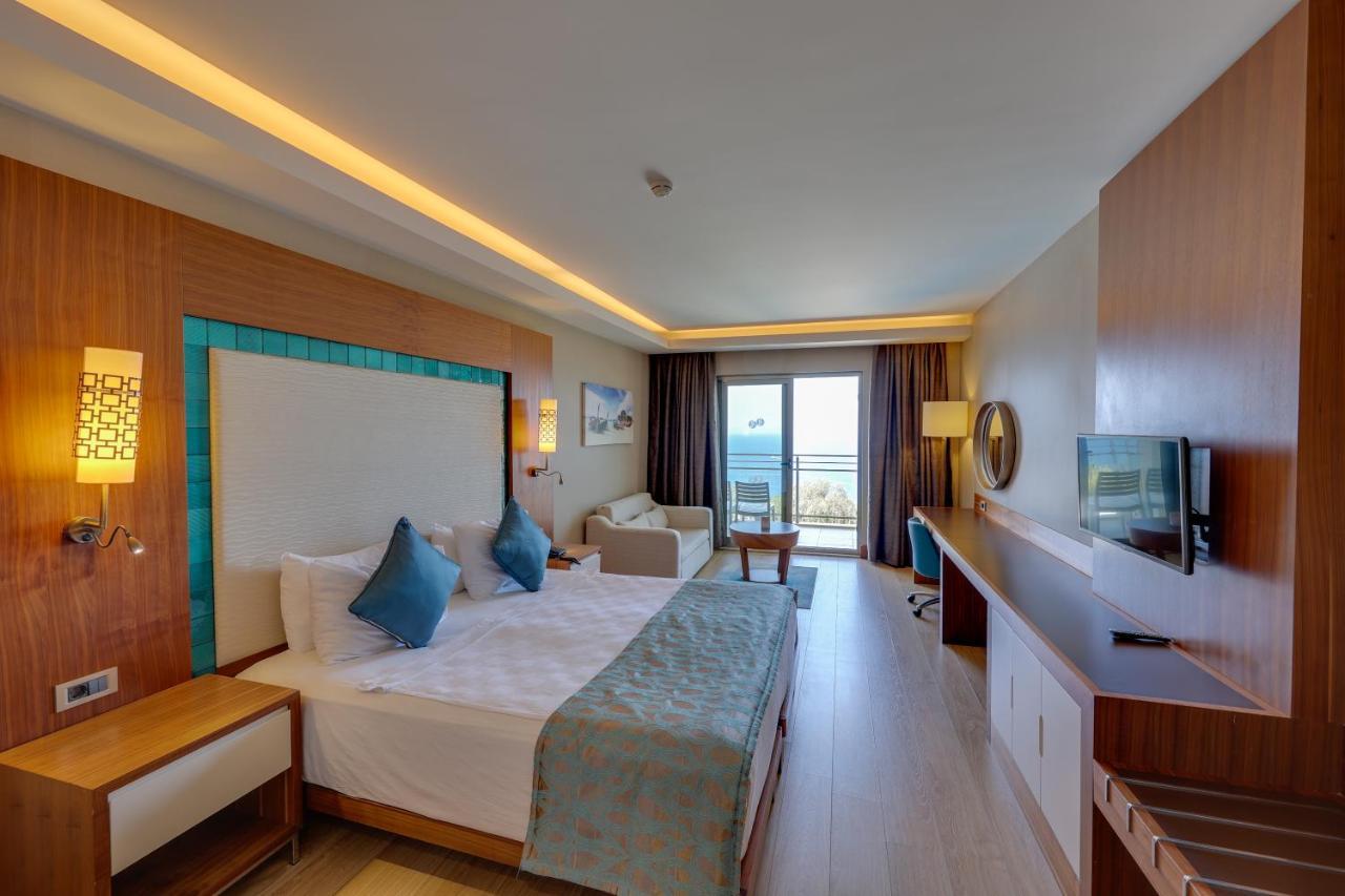 Ramada Hotel&Suites Kusadasi Bagian luar foto