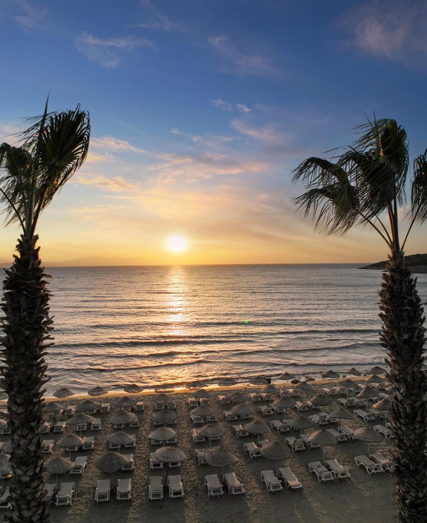 Ramada Hotel&Suites Kusadasi Bagian luar foto