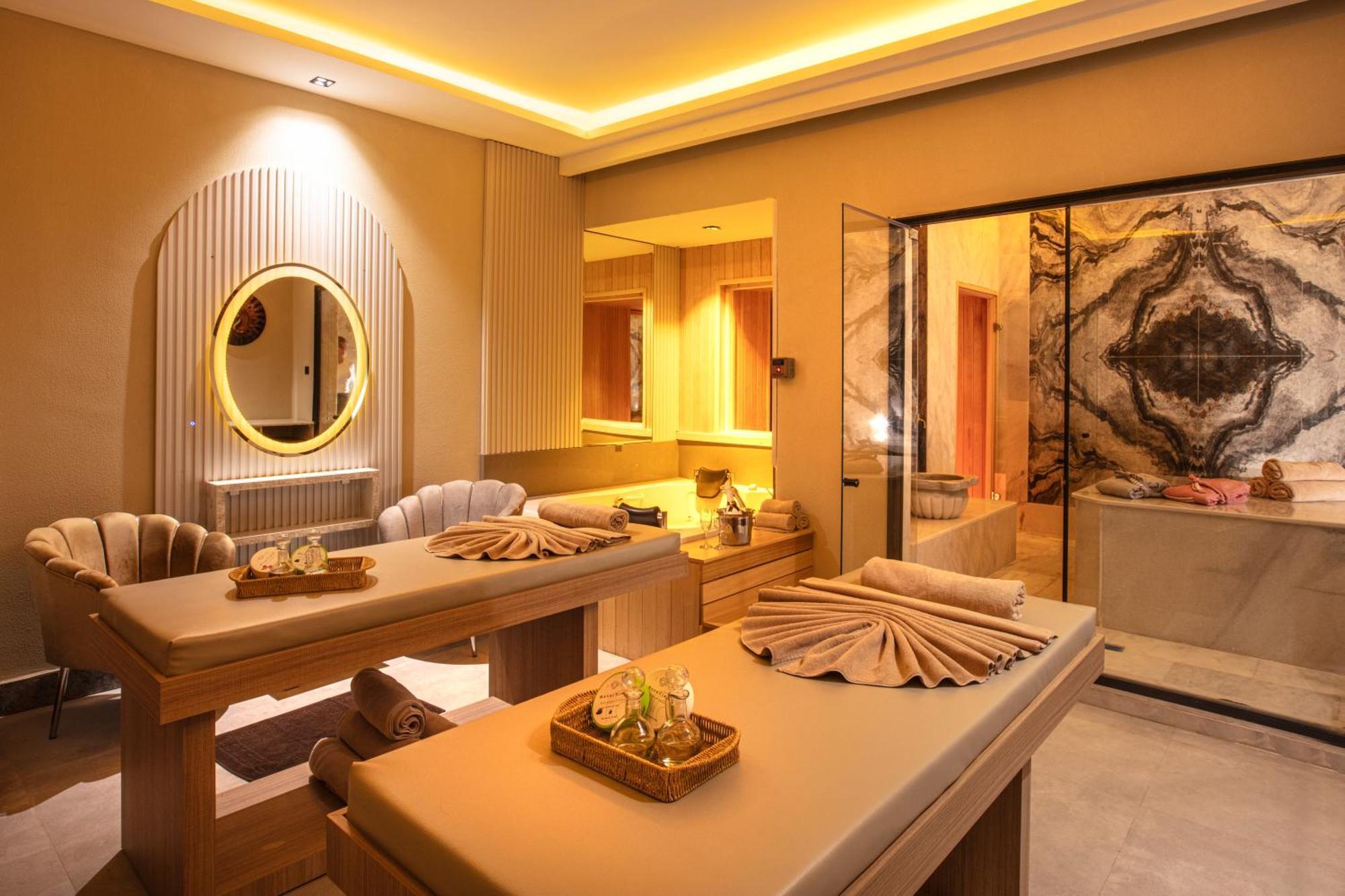 Ramada Hotel&Suites Kusadasi Bagian luar foto